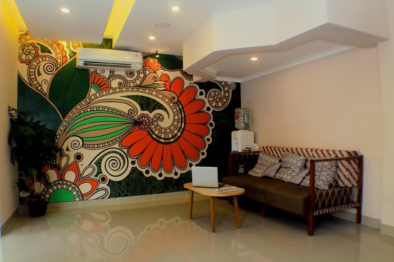 Front One Cabin Malioboro Jogja Hotel ยอกยาการ์ตา ภายนอก รูปภาพ